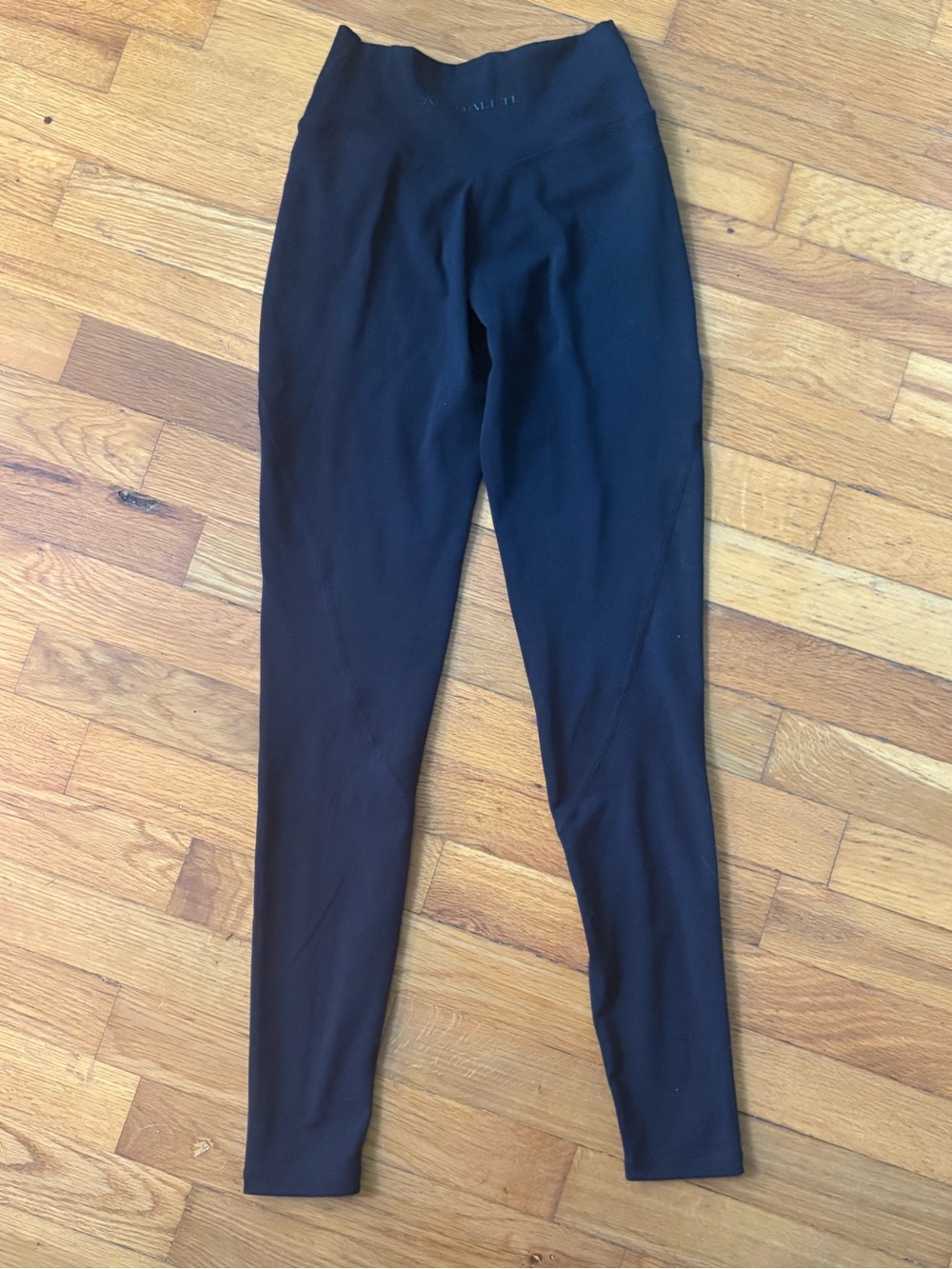 Alphalete Woman’s Black High-Rise crossover waist Leggings